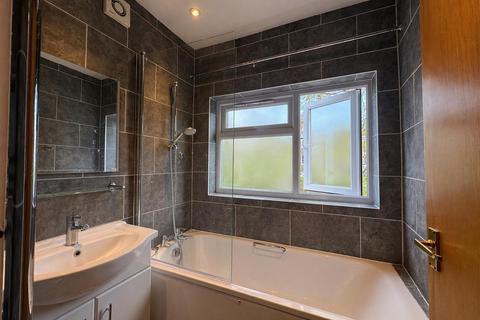 Studio to rent, Mayton Street, London