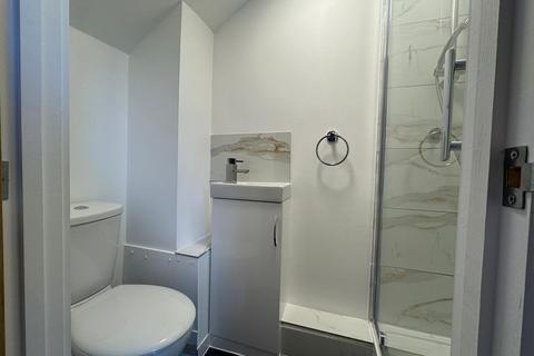 Studio to rent, Mayton Street, London