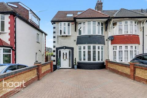 5 bedroom end of terrace house for sale, Herent Drive, Clayhall