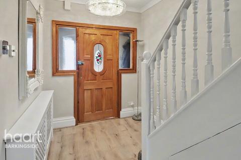 5 bedroom end of terrace house for sale, Herent Drive, Clayhall