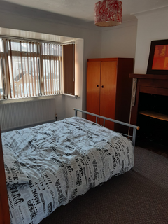 1 bedroom in a house share to rent, Whitby Road, Slough SL1