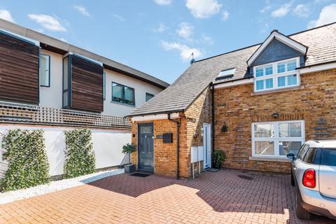 2 bedroom apartment to rent, Elmgrove Road, Weybridge KT13
