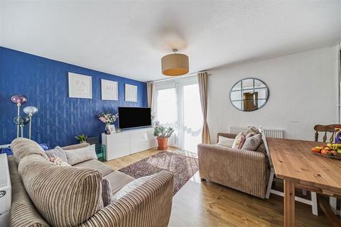 2 bedroom flat for sale, Pilot Close, London SE8
