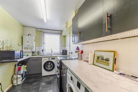 2 bedroom flat for sale, Pilot Close, London SE8