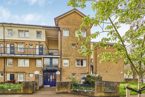 Pilot Close, London SE8