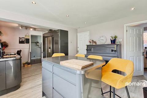 4 bedroom semi-detached house for sale, Mathias Walk, Basingstoke, Hampshire