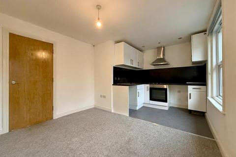 2 bedroom flat for sale, Wimborne Road East, Ferndown