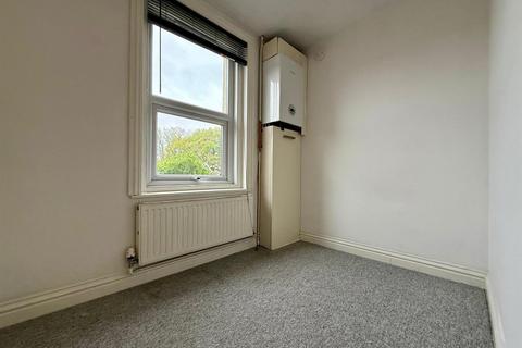 2 bedroom flat for sale, Wimborne Road East, Ferndown