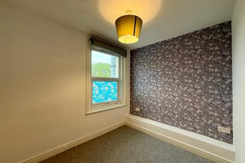 2 bedroom flat for sale, Wimborne Road East, Ferndown