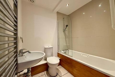 2 bedroom flat for sale, Wimborne Road East, Ferndown