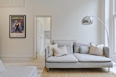 1 bedroom flat to rent, Nottingham Place. London. W1U 5NN.