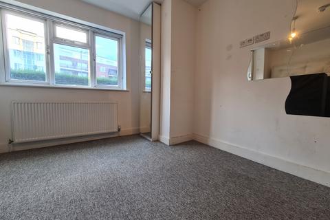 1 bedroom in a house share to rent, Golders Green Road, Golders Green, London, NW11