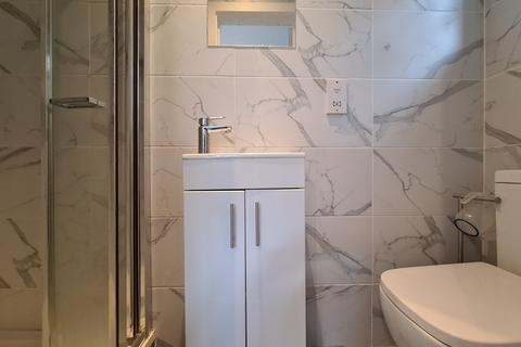 1 bedroom in a house share to rent, Golders Green Road, Golders Green, London, NW11