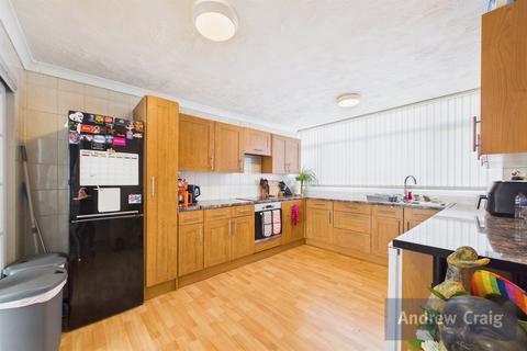 3 bedroom end of terrace house for sale, Torquay Parade, Hebburn