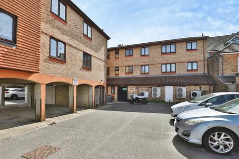 2 bedroom flat for sale, Shillito Road, Poole, Dorset, BH12