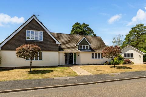 4 bedroom detached house for sale, Applelands Close, Wrecclesham, Farnham, Surrey, GU10