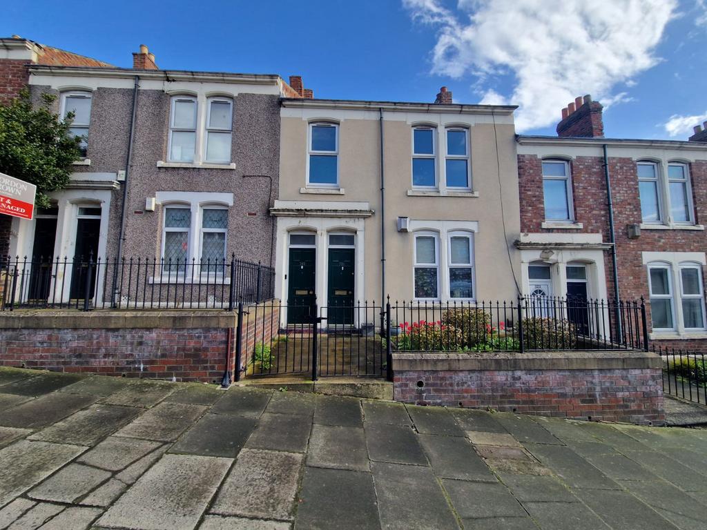 Whitehall Road, Gateshead NE8 2 bed flat - £625 pcm (£144 pw)