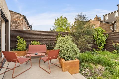3 bedroom semi-detached house for sale, Wellesley Road, London, E17