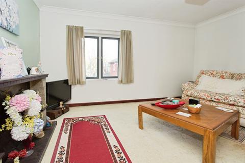2 bedroom flat for sale, Budleigh Close, Cambridge