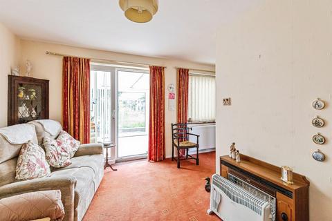 2 bedroom semi-detached house for sale, Barker Close, RUSHDEN