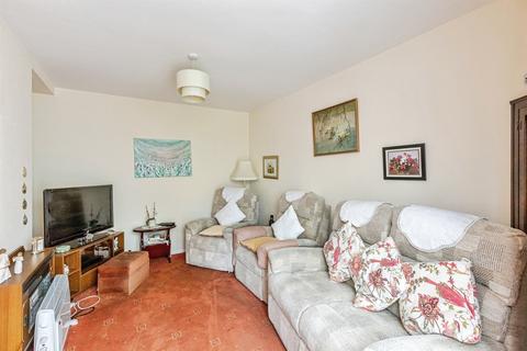2 bedroom semi-detached house for sale, Barker Close, RUSHDEN
