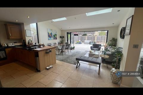 4 bedroom detached house to rent, Ashlea Meadow, Cheltenham, GL52