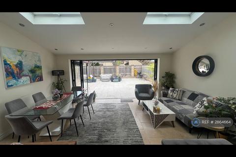 4 bedroom detached house to rent, Ashlea Meadow, Cheltenham, GL52