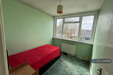 1 bedroom in a house share to rent, Stofield Garden, London, SE9