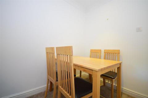2 bedroom flat to rent, Apartment 3 Fairfield Heights