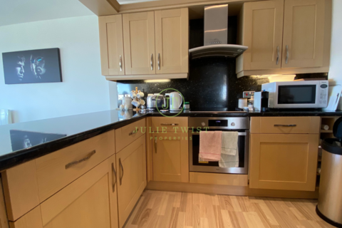 2 bedroom apartment to rent, Imperial Point, The Quays, Salford, M50