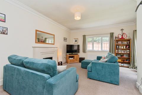 3 bedroom detached bungalow for sale, Park View, Castleford