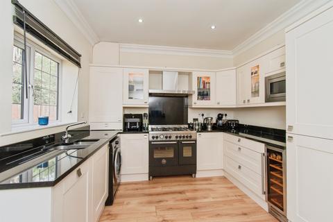 3 bedroom detached bungalow for sale, Park View, Castleford