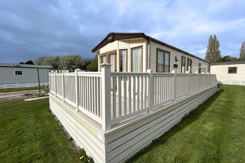 3 bedroom park home for sale, Hoburne Cotswold