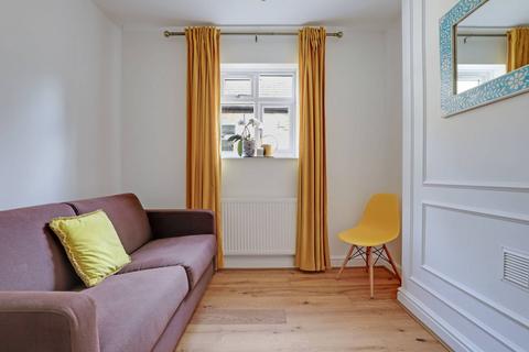 2 bedroom flat to rent, Telford Avenue, Streatham Hill, London, SW2
