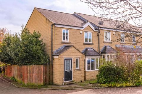 3 bedroom townhouse for sale, Larkfield Court, Brighouse