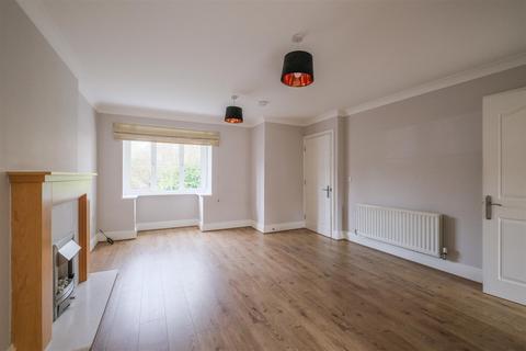 3 bedroom townhouse for sale, Larkfield Court, Brighouse