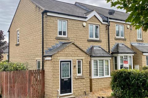 3 bedroom townhouse for sale, Larkfield Court, Brighouse