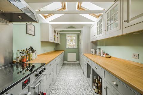 3 bedroom end of terrace house for sale, Addison Road, Surrey GU1