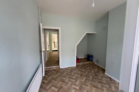 3 bedroom terraced house to rent, Hartley Road, Luton LU2