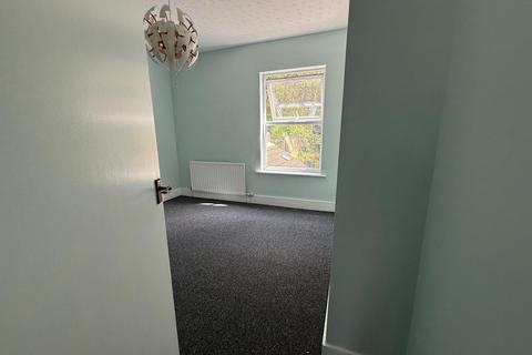 3 bedroom terraced house to rent, Hartley Road, Luton LU2