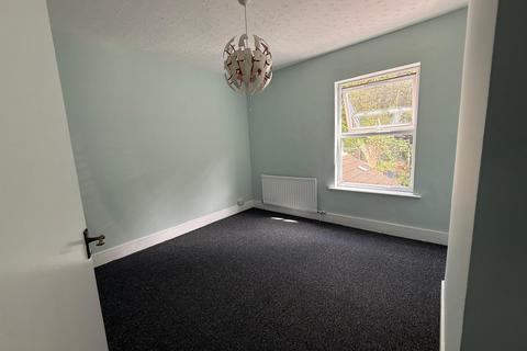 3 bedroom terraced house to rent, Hartley Road, Luton LU2