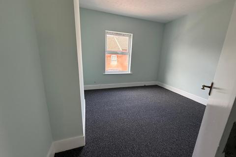 3 bedroom terraced house to rent, Hartley Road, Luton LU2