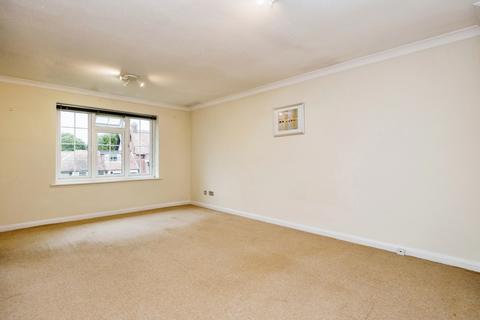 2 bedroom flat for sale, Ferndown Close, Guildford, Surrey, GU1