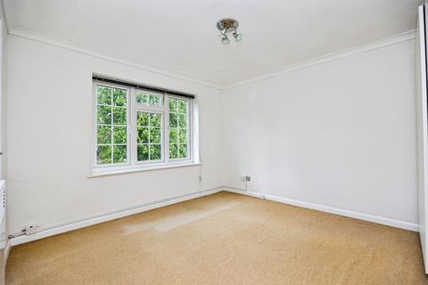 2 bedroom flat for sale, Ferndown Close, Guildford, Surrey, GU1