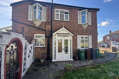 4 bedroom end of terrace house to rent, Coolgardie Avenue, Highams Park