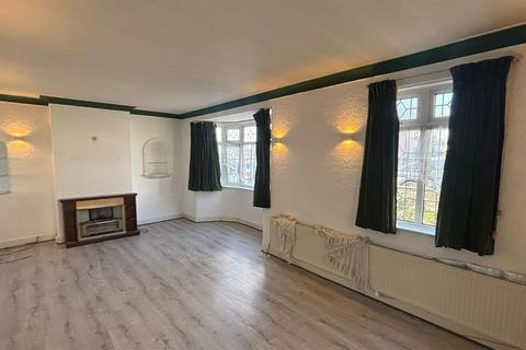 4 bedroom end of terrace house to rent, Coolgardie Avenue, Highams Park