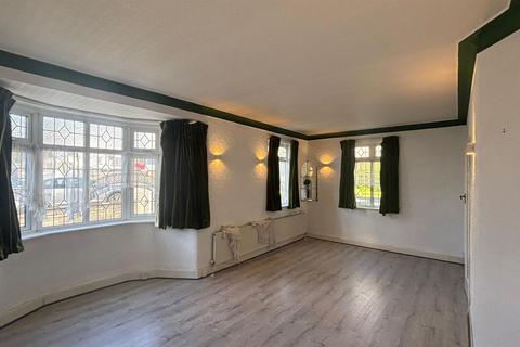 4 bedroom end of terrace house to rent, Coolgardie Avenue, Highams Park