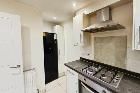 3 bedroom townhouse to rent, Uxbridge Road, Slough, Berkshire, SL1
