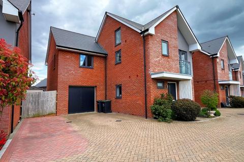 4 bedroom link detached house for sale, Marlowe Close, Northfleet, Gravesend, DA11