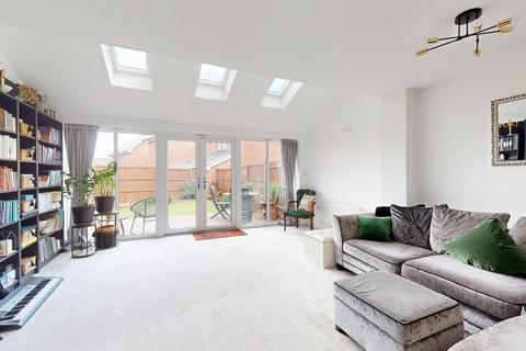 4 bedroom link detached house for sale, Marlowe Close, Northfleet, Gravesend, DA11